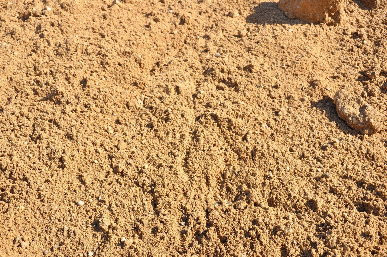 Сеяный песок фракция 1,5–2 мм (от 20 до 200 м³)